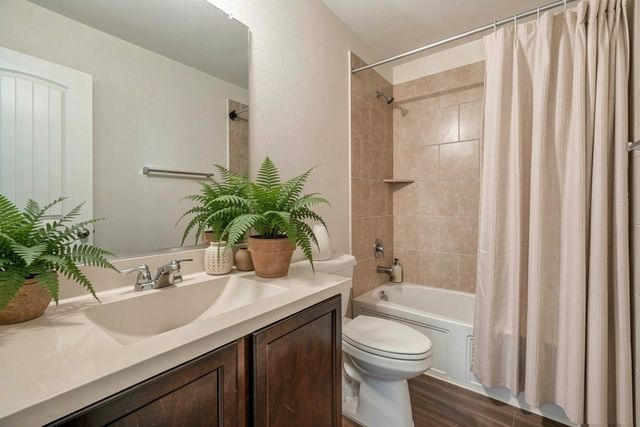 2070 Alamandine Avenue, Cross Roads, TX 76227