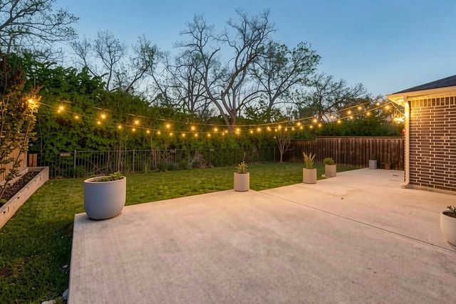 2070 Alamandine Avenue, Cross Roads, TX 76227