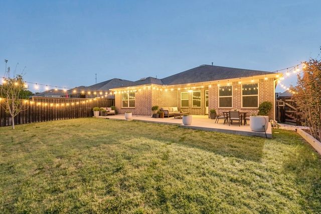 2070 Alamandine Avenue, Cross Roads, TX 76227