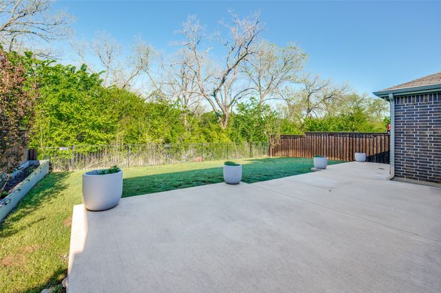 2070 Alamandine Avenue, Cross Roads, TX 76227