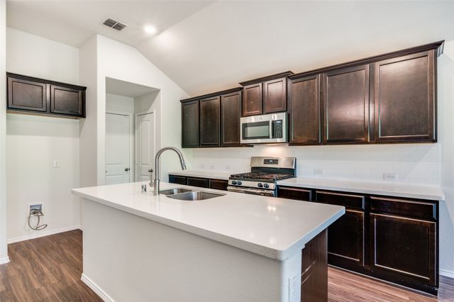 2070 Alamandine Avenue, Cross Roads, TX 76227