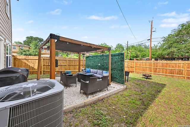12 Oak Plz, San Antonio, TX 78216