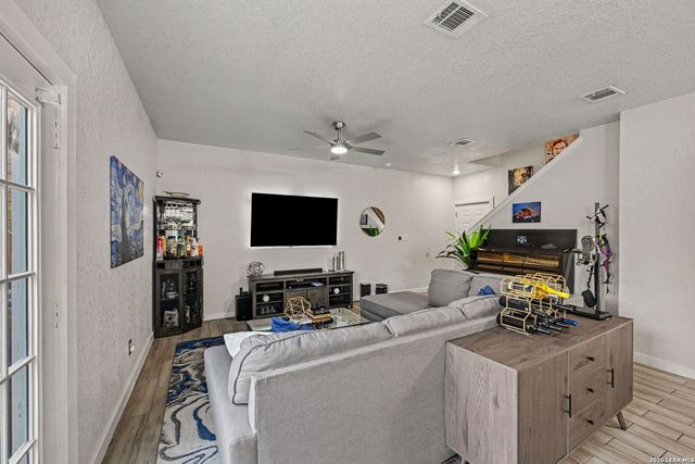 12 Oak Plz, San Antonio, TX 78216