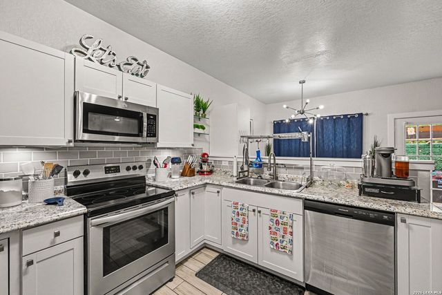 12 Oak Plz, San Antonio, TX 78216
