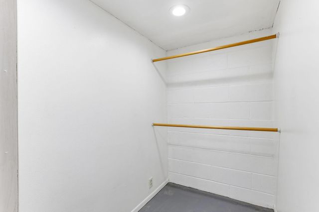 2300 W 95th Street, Bloomington, MN 55431