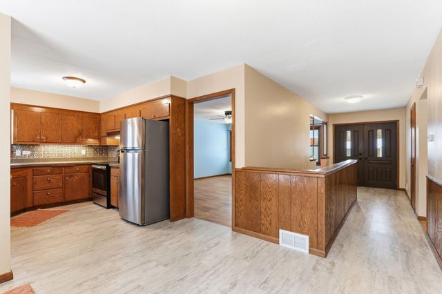 2300 W 95th Street, Bloomington, MN 55431