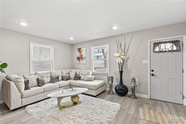 461 Scenic Drive, Riverview, MO 63137