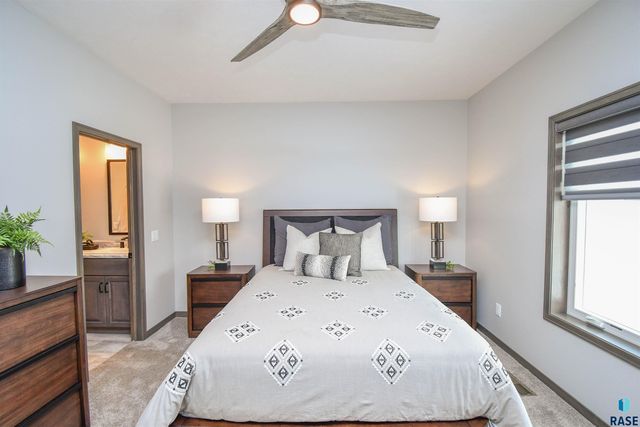 1612 S Meadowland Ave Avenue, Sioux Falls, SD 57106