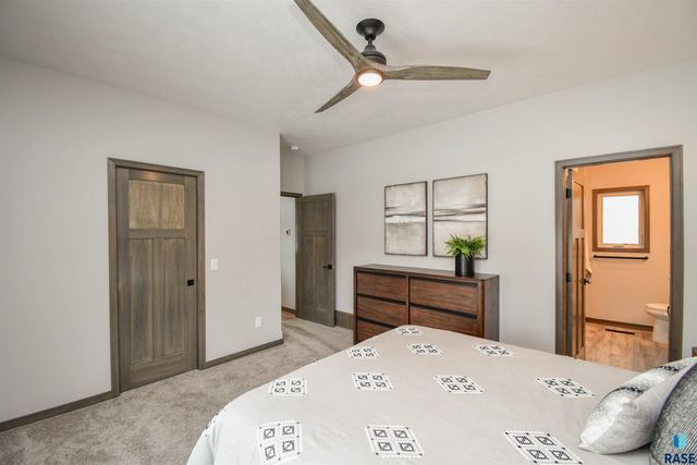 1612 S Meadowland Ave Avenue, Sioux Falls, SD 57106