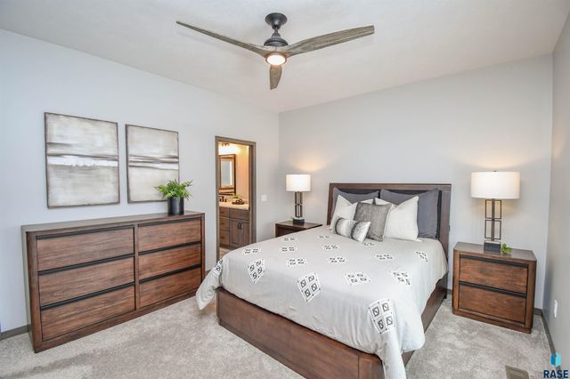 1612 S Meadowland Ave Avenue, Sioux Falls, SD 57106