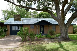2157 County Road 110, Bay City, TX 77414