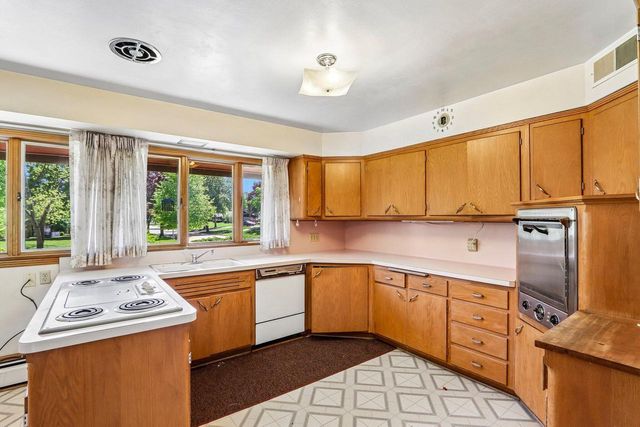 11738 Hayes AVENUE, West Allis, WI 53227