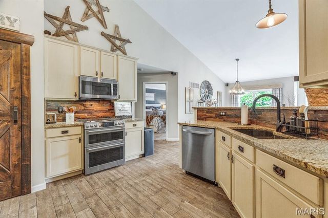 1113 Talbridge Way, St Charles, MO 63303