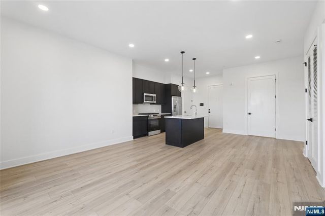 487 Market 203, Saddle Brook, NJ 07663