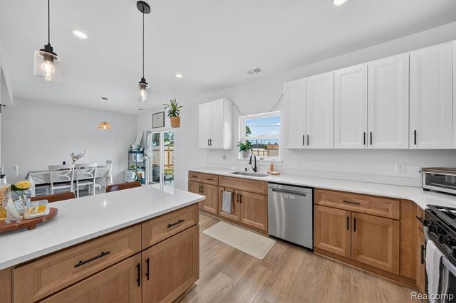 25760 Groveland Street, Roseville, MI 48066