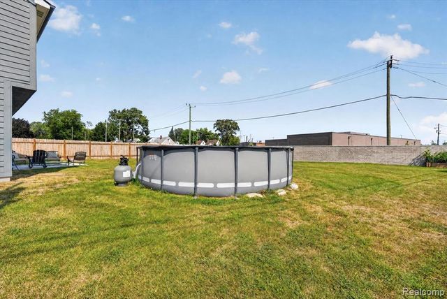 25760 Groveland Street, Roseville, MI 48066