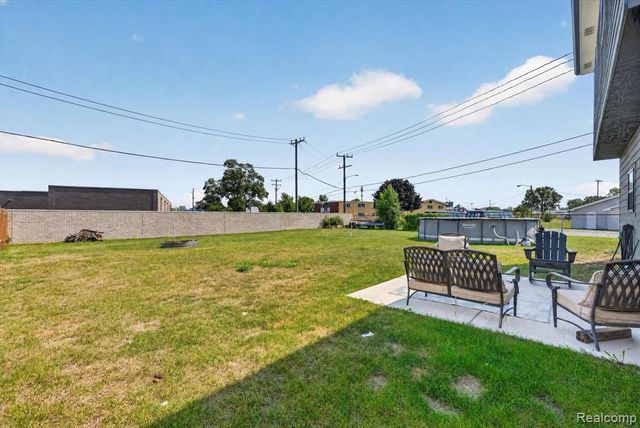 25760 Groveland Street, Roseville, MI 48066