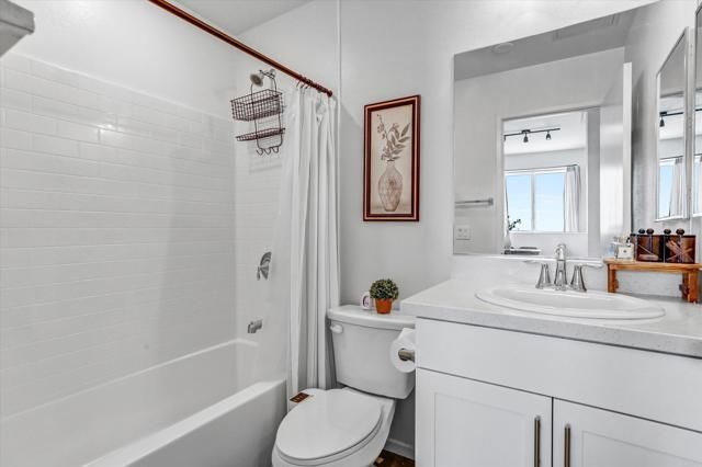 402 Creekside Cir, San Diego, CA 92114