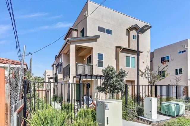 402 Creekside Cir, San Diego, CA 92114