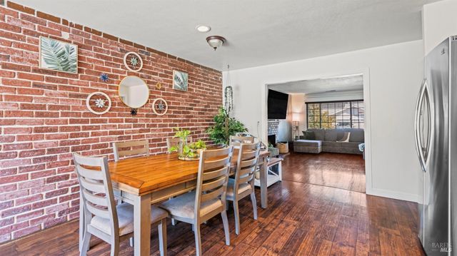 571 Greenwood Dr, Vacaville, CA 95687