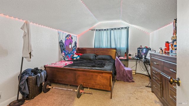 571 Greenwood Dr, Vacaville, CA 95687