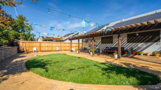 571 Greenwood Dr, Vacaville, CA 95687