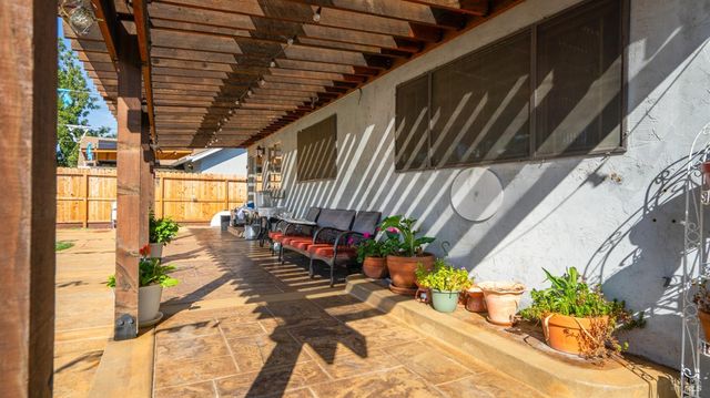 571 Greenwood Dr, Vacaville, CA 95687