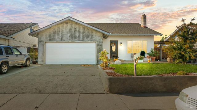 571 Greenwood Dr, Vacaville, CA 95687