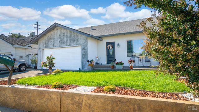 571 Greenwood Dr, Vacaville, CA 95687