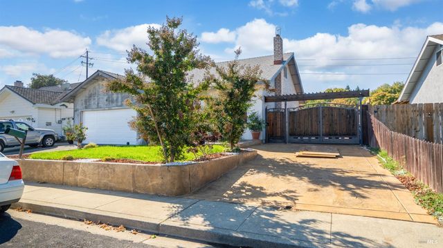 571 Greenwood Dr, Vacaville, CA 95687