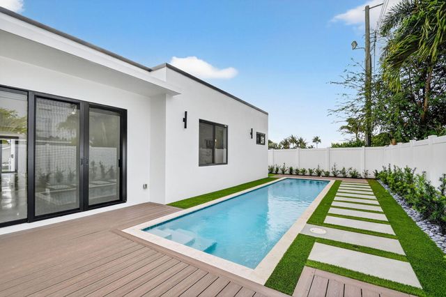 504 Flotilla Road, North Palm Beach, FL 33408