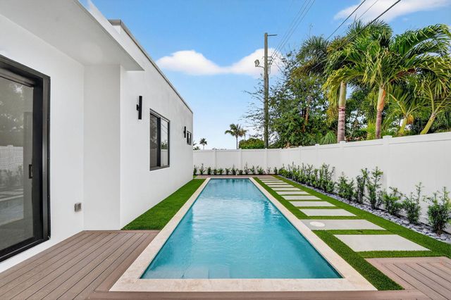 504 Flotilla Road, North Palm Beach, FL 33408