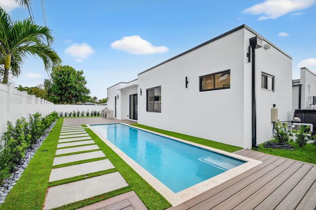 504 Flotilla Road, North Palm Beach, FL 33408