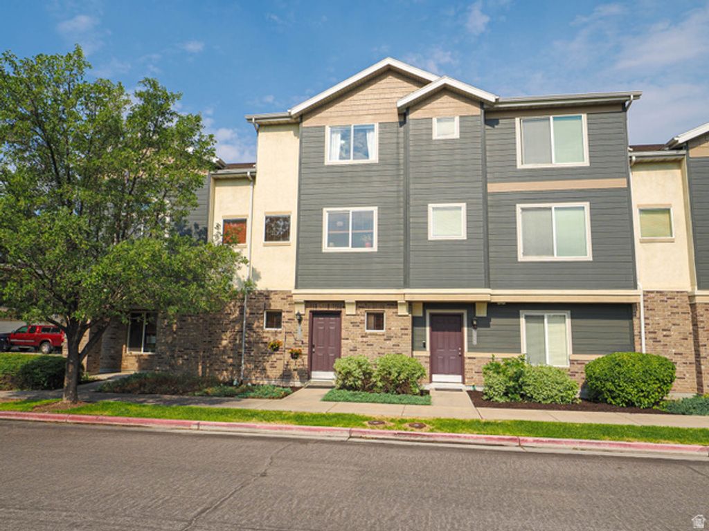 8292 S BELLINGHAM DR, Sandy, UT 84070