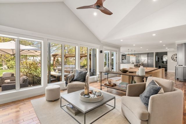 6 Hale Place, Medfield, MA 02052