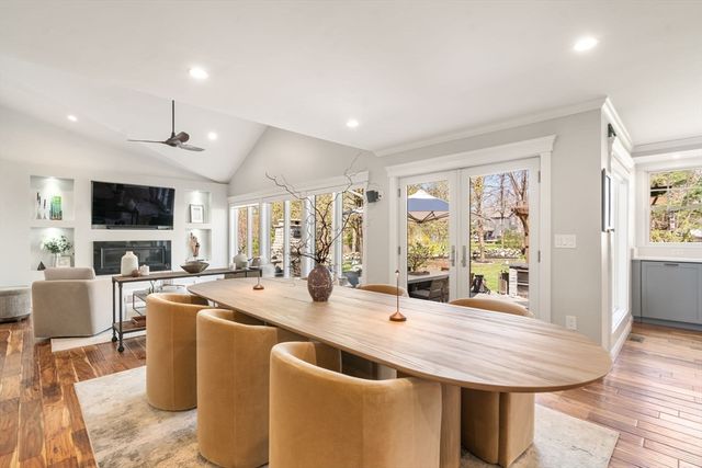 6 Hale Place, Medfield, MA 02052