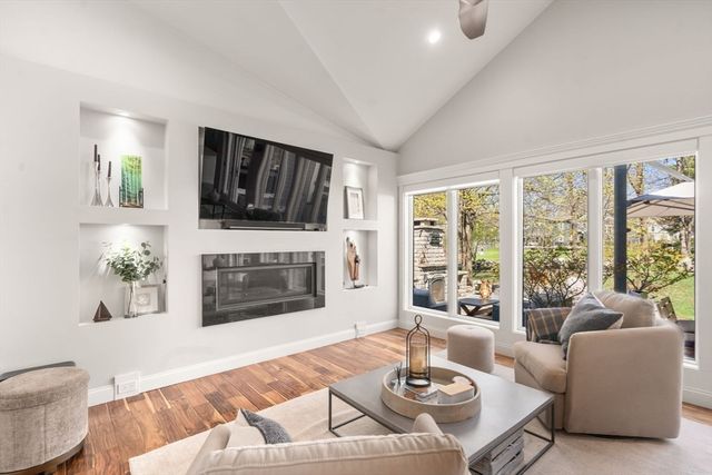 6 Hale Place, Medfield, MA 02052