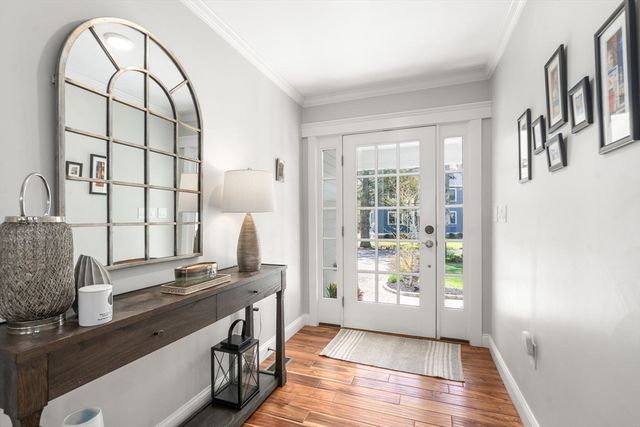 6 Hale Place, Medfield, MA 02052