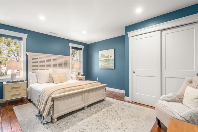 6 Hale Place, Medfield, MA 02052
