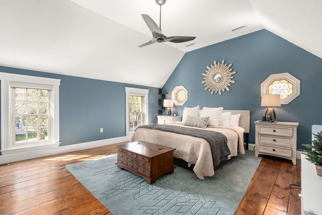 6 Hale Place, Medfield, MA 02052