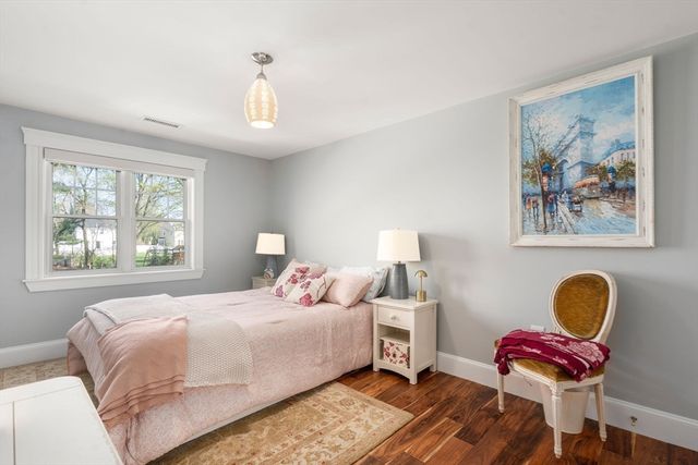 6 Hale Place, Medfield, MA 02052