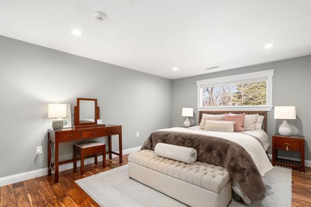 6 Hale Place, Medfield, MA 02052
