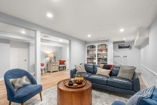 6 Hale Place, Medfield, MA 02052