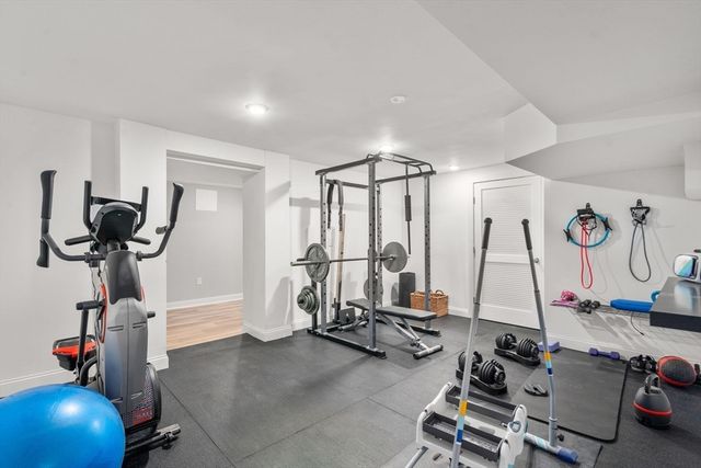 6 Hale Place, Medfield, MA 02052