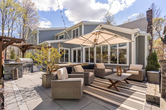 6 Hale Place, Medfield, MA 02052