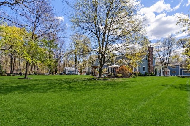 6 Hale Place, Medfield, MA 02052