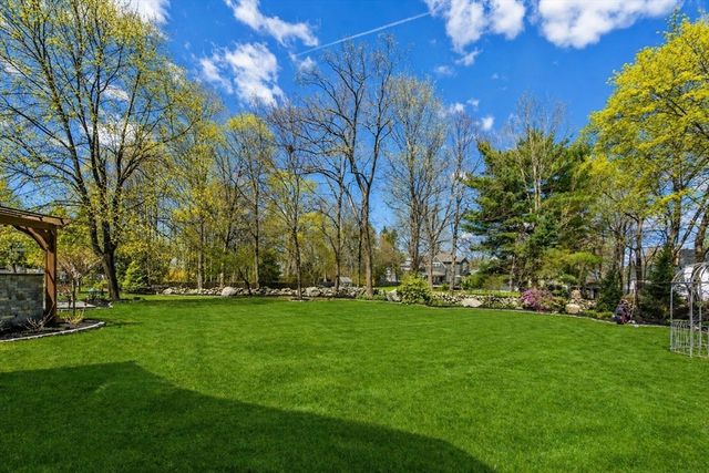 6 Hale Place, Medfield, MA 02052