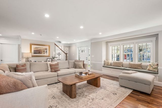 6 Hale Place, Medfield, MA 02052