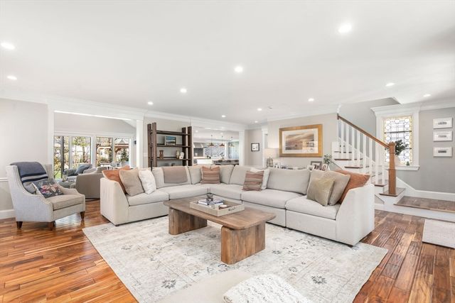 6 Hale Place, Medfield, MA 02052