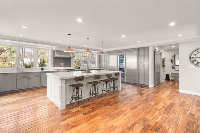 6 Hale Place, Medfield, MA 02052